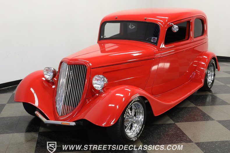 Ford-Victoria-1933-Red-Black-ampamp-Red-20