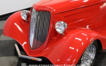Ford-Victoria-1933-Red-Black-ampamp-Red-21