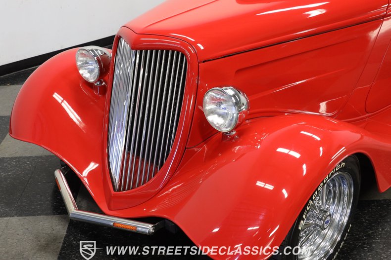 Ford-Victoria-1933-Red-Black-ampamp-Red-21