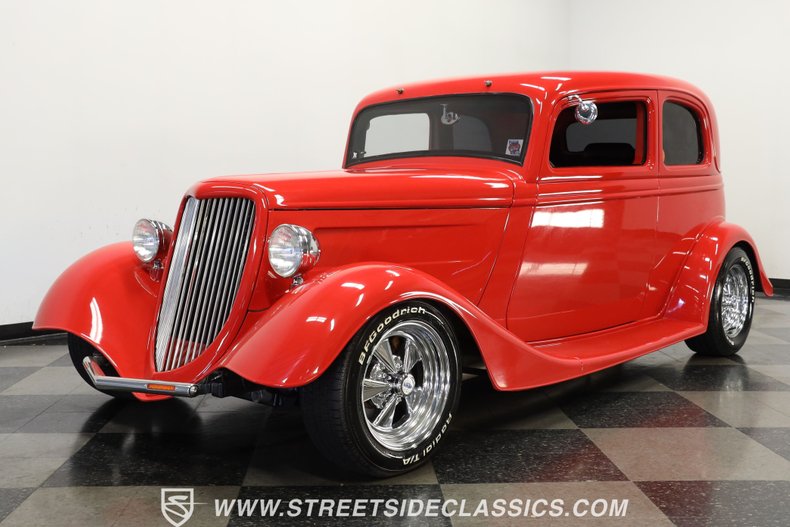 Ford-Victoria-1933-Red-Black-ampamp-Red-23