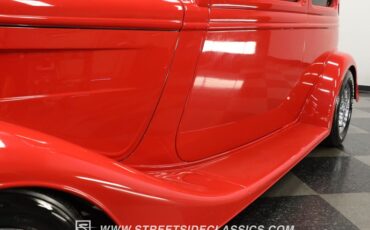 Ford-Victoria-1933-Red-Black-ampamp-Red-24