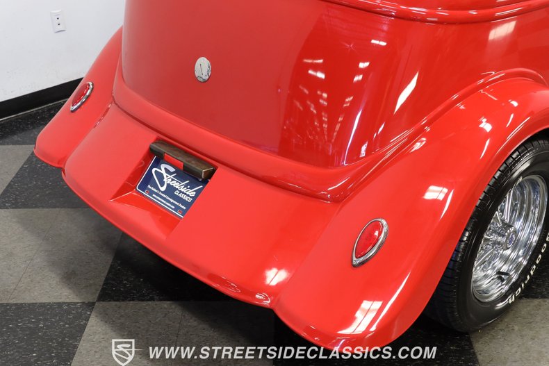 Ford-Victoria-1933-Red-Black-ampamp-Red-27