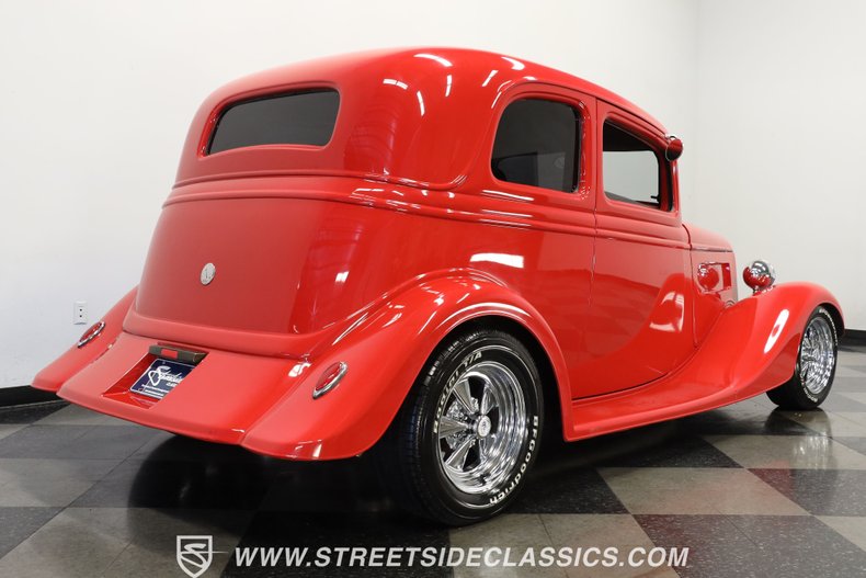 Ford-Victoria-1933-Red-Black-ampamp-Red-28