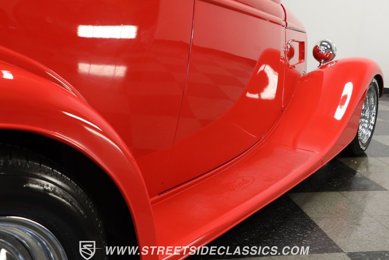 Ford-Victoria-1933-Red-Black-ampamp-Red-29