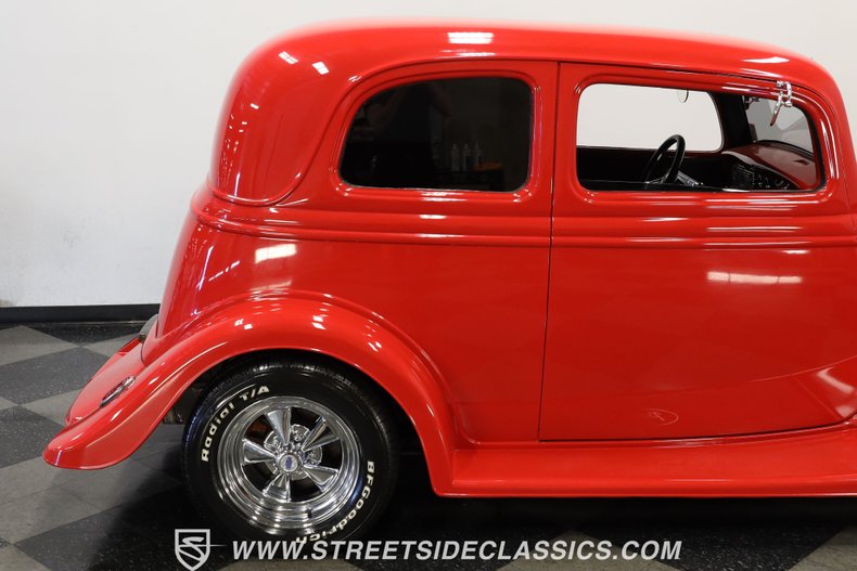 Ford-Victoria-1933-Red-Black-ampamp-Red-30