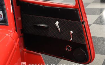 Ford-Victoria-1933-Red-Black-ampamp-Red-31