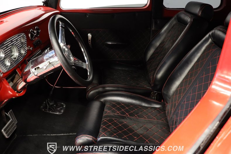 Ford-Victoria-1933-Red-Black-ampamp-Red-32