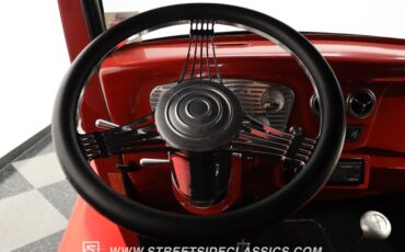 Ford-Victoria-1933-Red-Black-ampamp-Red-33