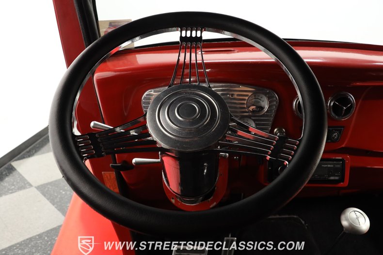 Ford-Victoria-1933-Red-Black-ampamp-Red-33