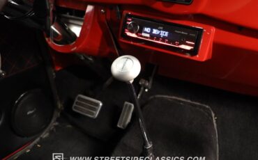 Ford-Victoria-1933-Red-Black-ampamp-Red-37