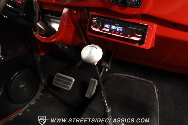 Ford-Victoria-1933-Red-Black-ampamp-Red-37