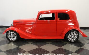 Ford-Victoria-1933-Red-Black-ampamp-Red