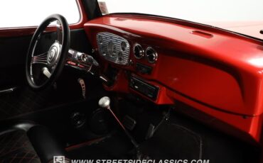 Ford-Victoria-1933-Red-Black-ampamp-Red-42