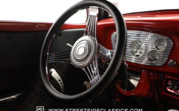 Ford-Victoria-1933-Red-Black-ampamp-Red-43