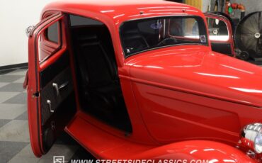 Ford-Victoria-1933-Red-Black-ampamp-Red-46