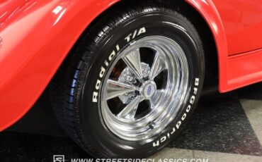 Ford-Victoria-1933-Red-Black-ampamp-Red-47
