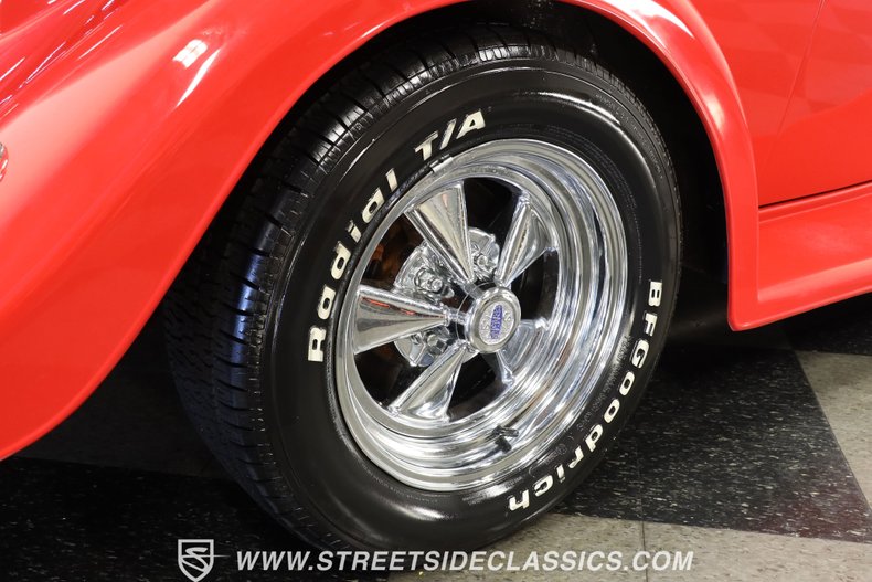 Ford-Victoria-1933-Red-Black-ampamp-Red-47