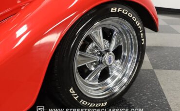 Ford-Victoria-1933-Red-Black-ampamp-Red-48
