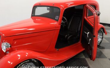 Ford-Victoria-1933-Red-Black-ampamp-Red-5