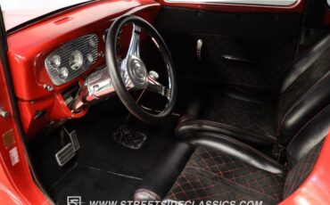 Ford-Victoria-1933-Red-Black-ampamp-Red-7