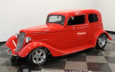 Ford-Victoria-1933-Red-Black-ampamp-Red-8