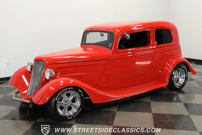 Ford-Victoria-1933-Red-Black-ampamp-Red-8