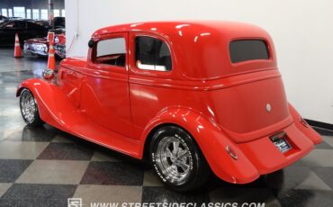 Ford-Victoria-1933-Red-Black-ampamp-Red-9