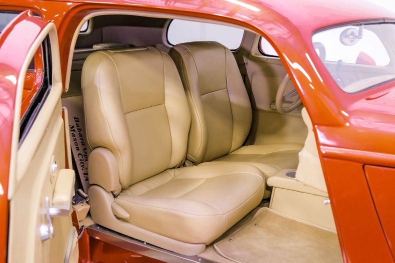 Ford-Victoria-1933-Tangerine-Orange-Doe-Skin-Tan-13