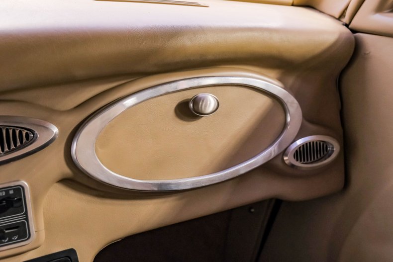 Ford-Victoria-1933-Tangerine-Orange-Doe-Skin-Tan-43