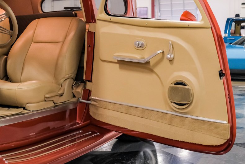 Ford-Victoria-1933-Tangerine-Orange-Doe-Skin-Tan-48