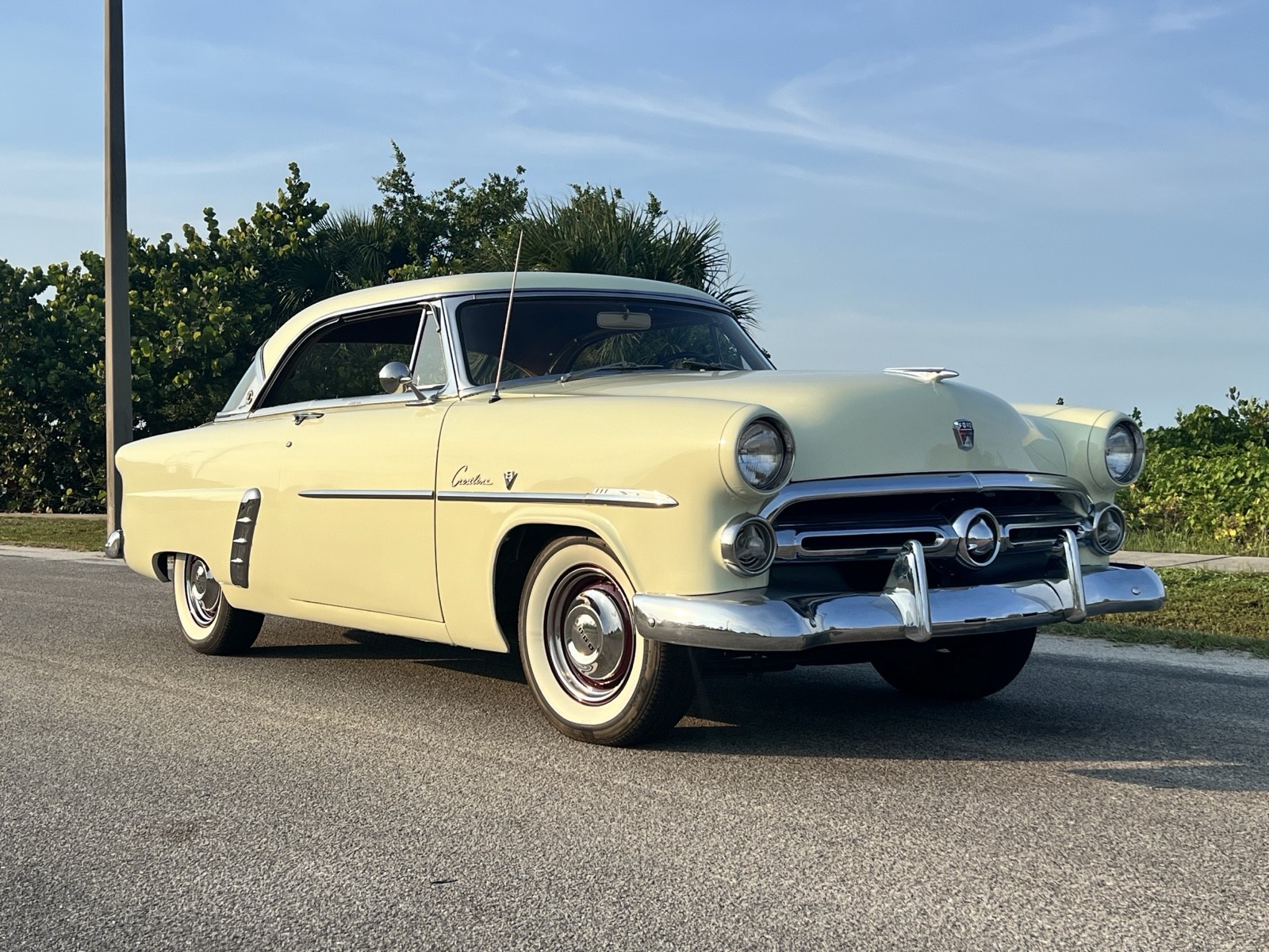 Ford-Victoria-1952-10