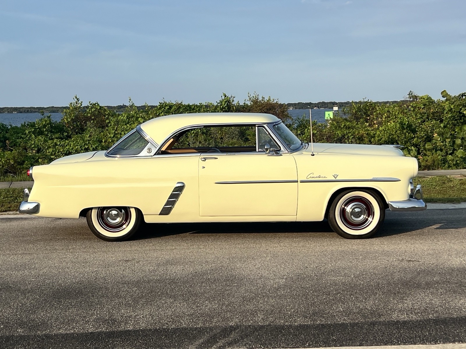 Ford-Victoria-1952-12