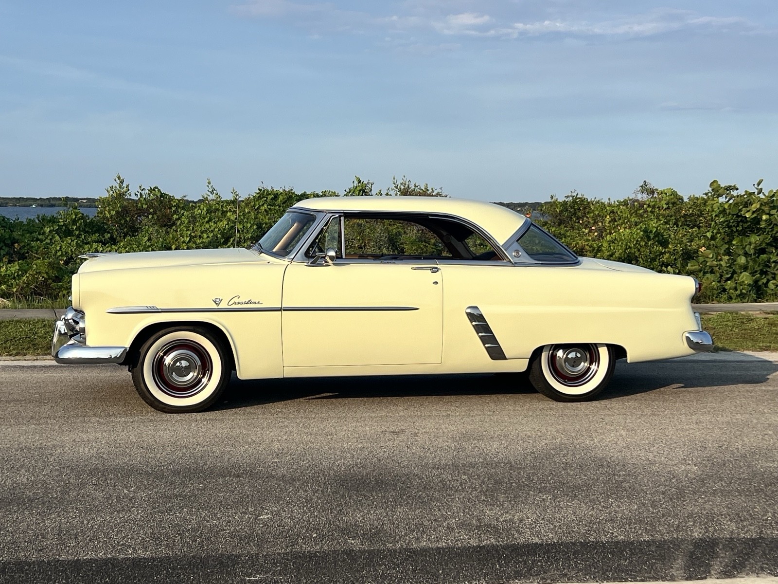 Ford-Victoria-1952-2