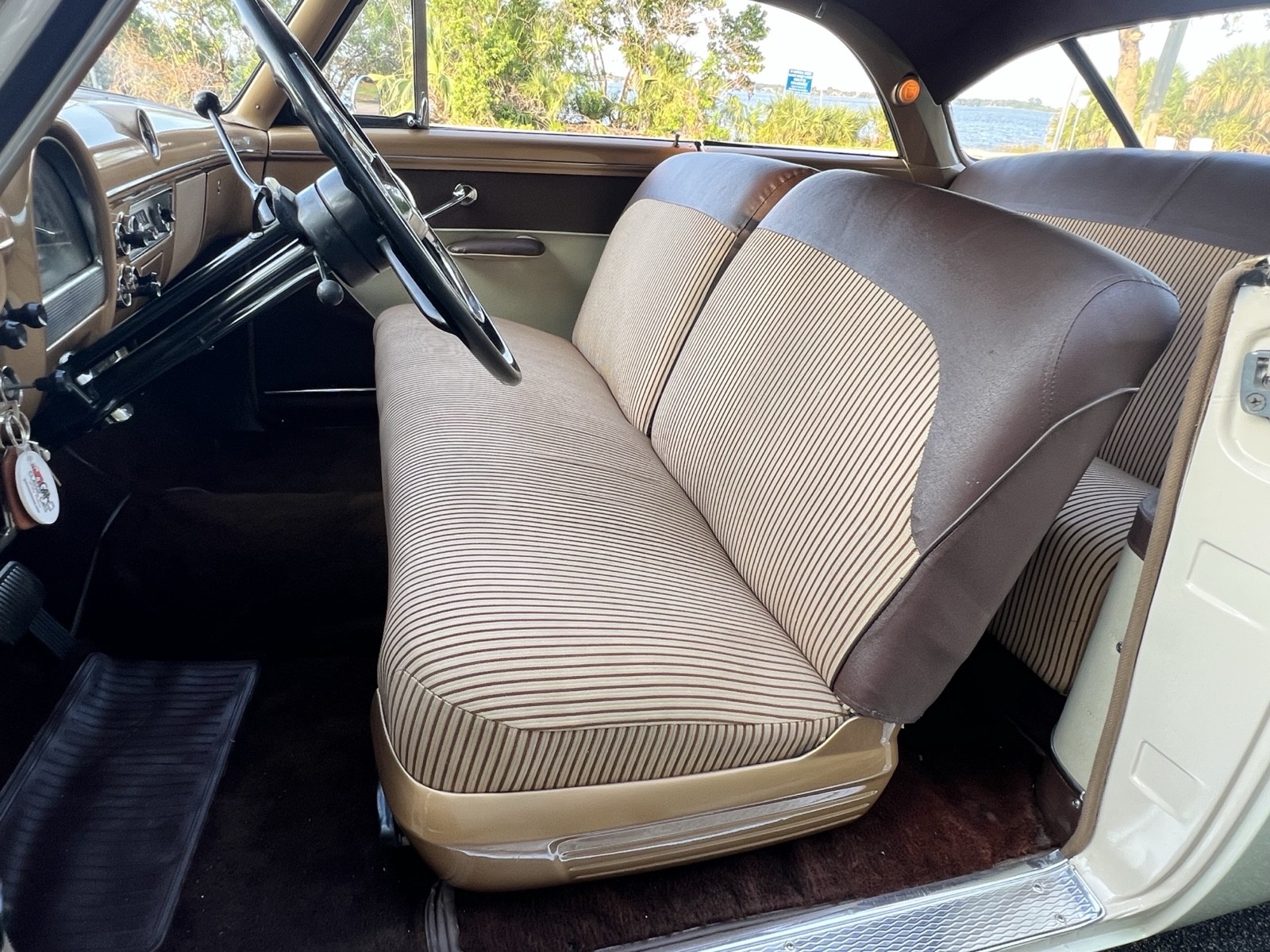 Ford-Victoria-1952-25