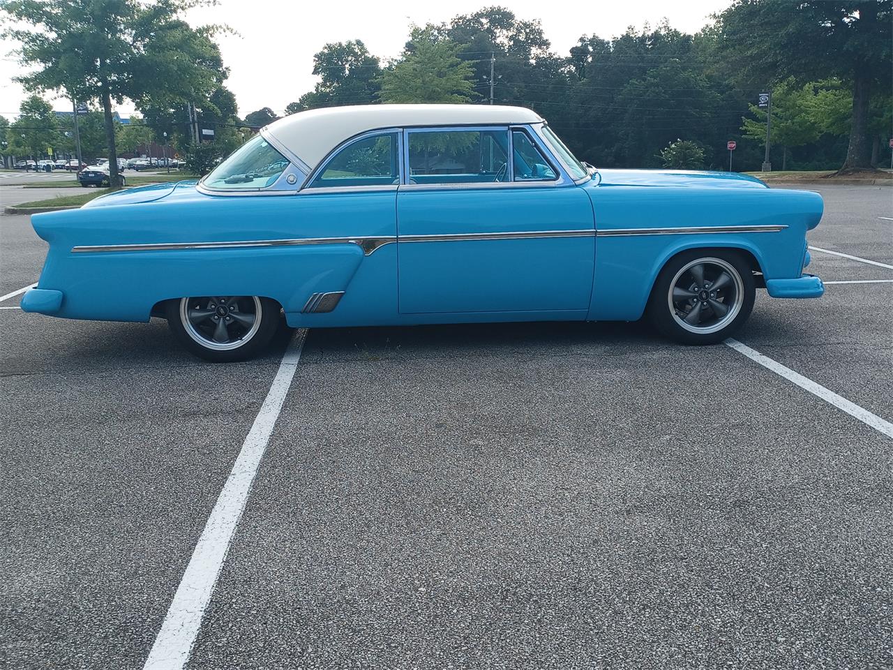 Ford-Victoria-1954-Lagoon-blue-Blue-and-white-2