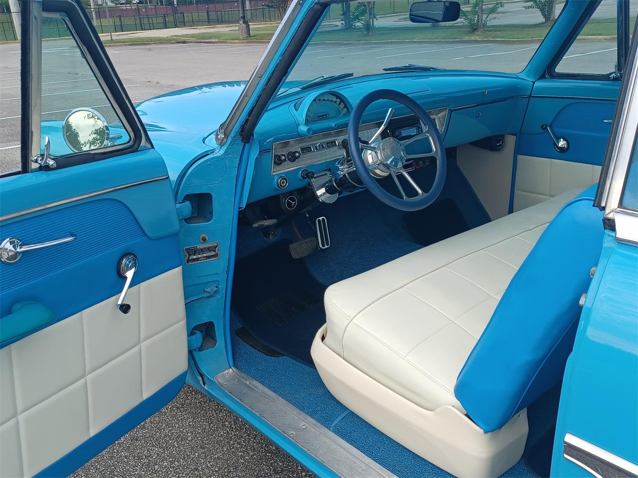 Ford-Victoria-1954-Lagoon-blue-Blue-and-white-4