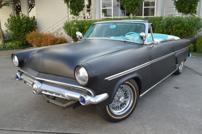 Ford-Victoria-1954-Matte-Black-BlueWhite-15