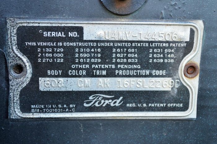 Ford-Victoria-1954-Matte-Black-BlueWhite-16