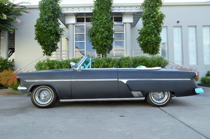 Ford-Victoria-1954-Matte-Black-BlueWhite-22