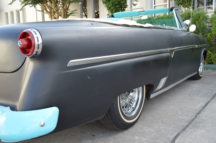 Ford-Victoria-1954-Matte-Black-BlueWhite-25