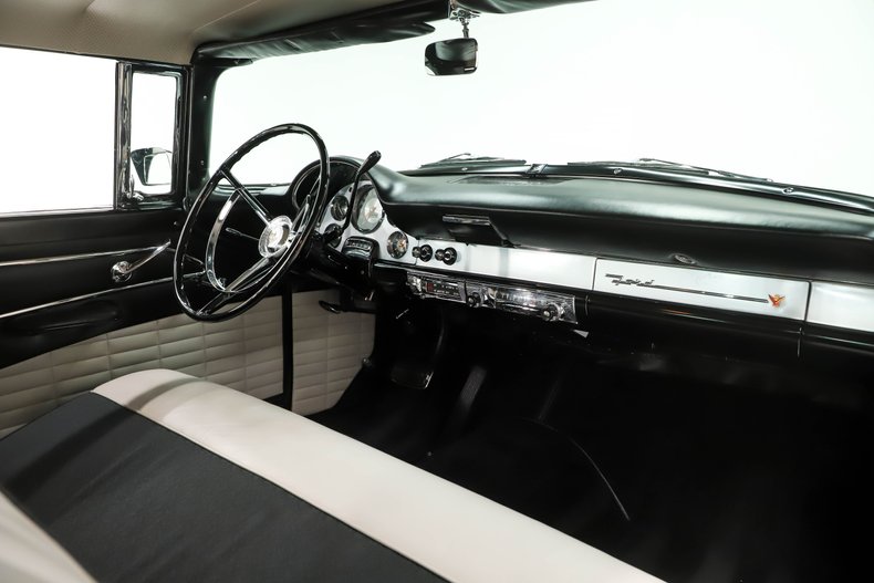 Ford-Victoria-1956-Raven-Black-Black-2