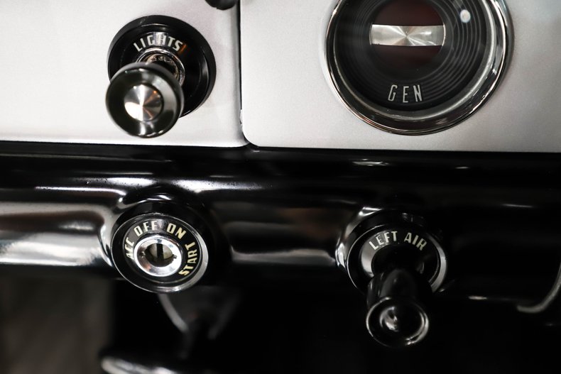 Ford-Victoria-1956-Raven-Black-Black-29