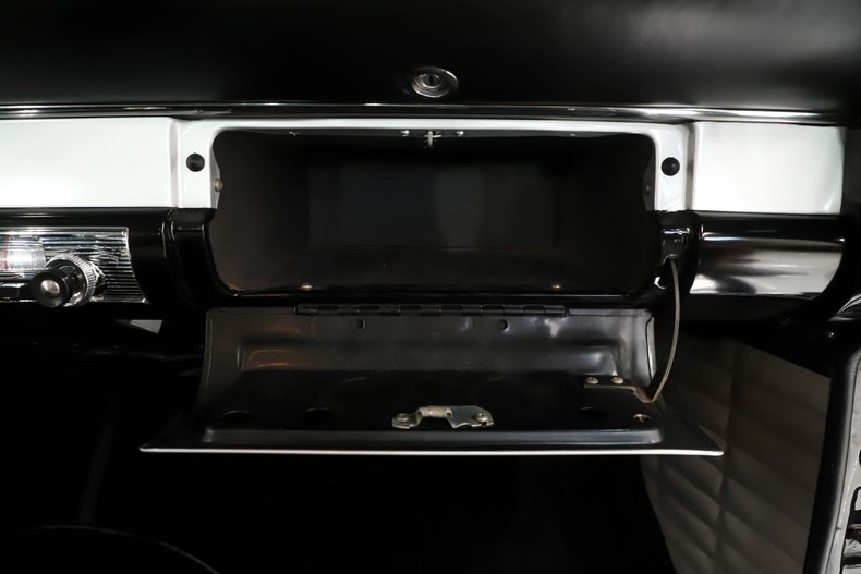 Ford-Victoria-1956-Raven-Black-Black-3