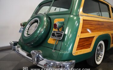 Ford-Woody-1950-Metallic-Green-Green-40