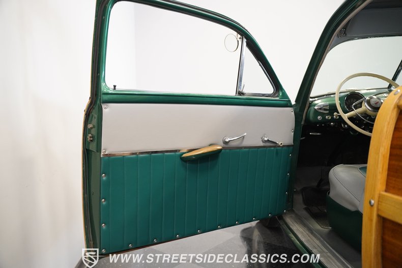 Ford-Woody-1950-Metallic-Green-Green-47