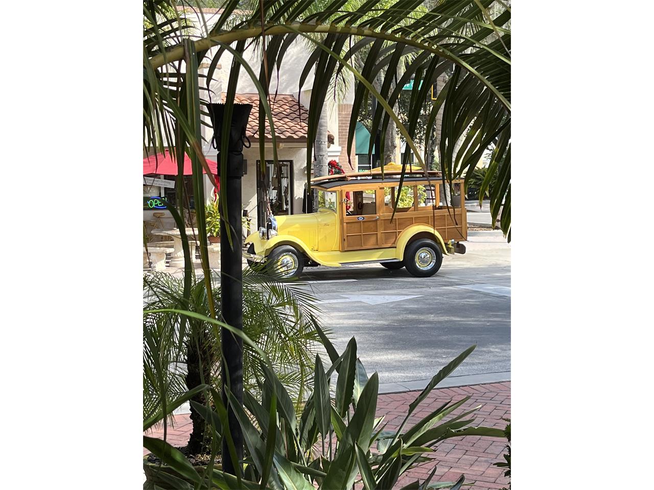 Ford-Woody-wagon-1929-Yellow-Tan-11