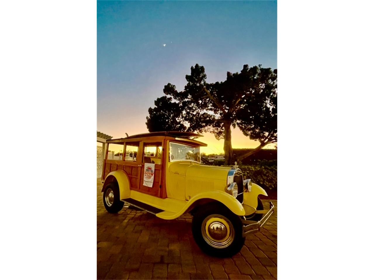 Ford-Woody-wagon-1929-Yellow-Tan-6