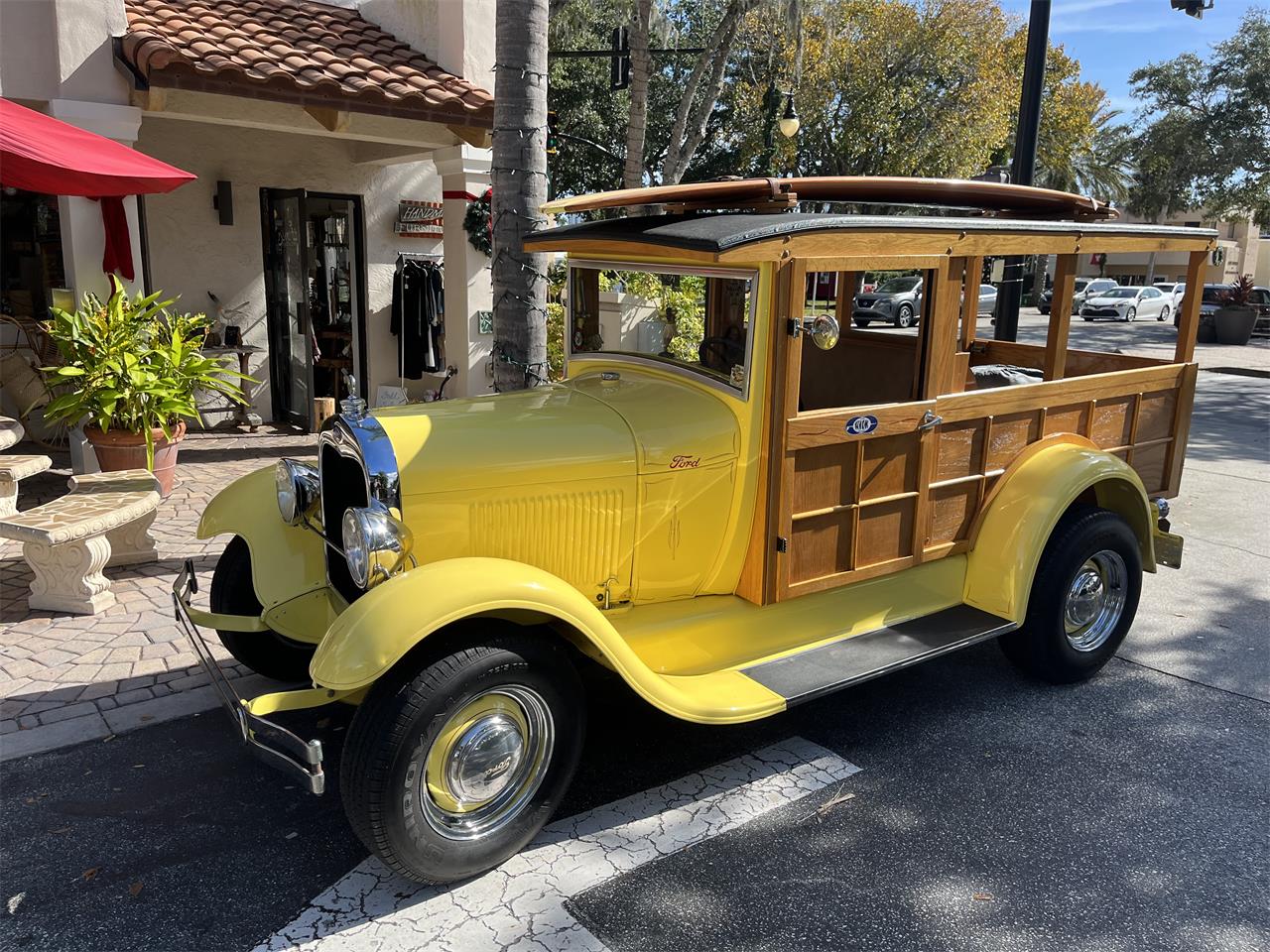 Ford-Woody-wagon-1929-Yellow-Tan