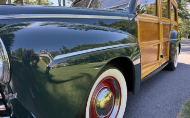 Ford-Woody-wagon-1946-Green-Tan-1
