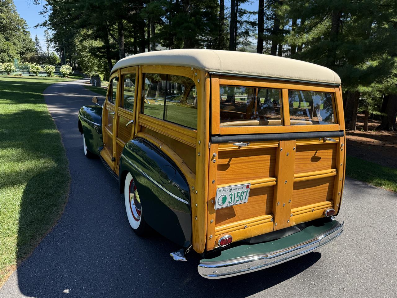 Ford-Woody-wagon-1946-Green-Tan-10